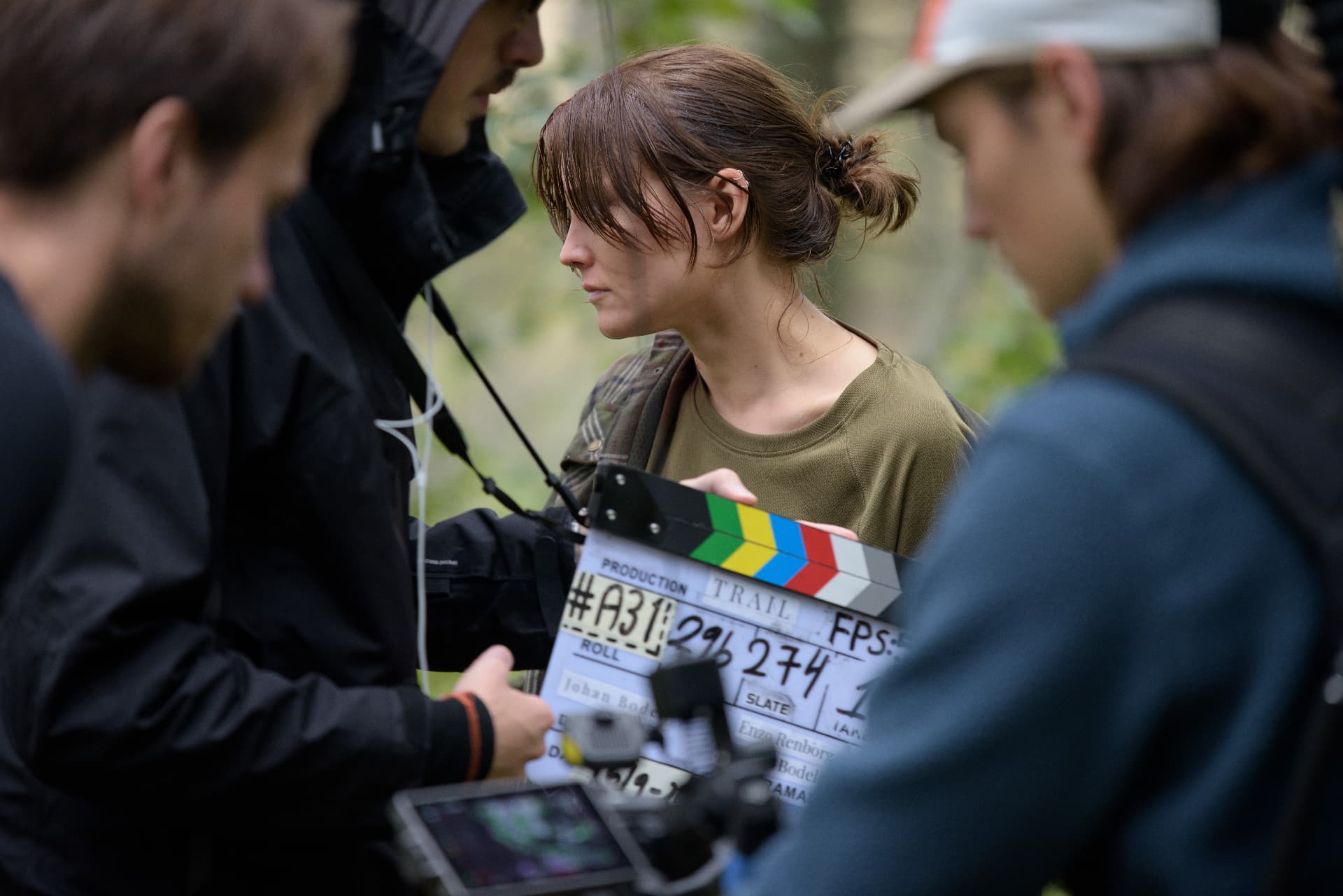 Clapperboard markeras framför huvudrollsinnehavaren inför en tagning